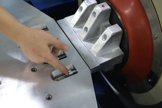 Sistem Uji Getaran Elektrodinamika Triaksial Pemindahan Besar Sinus Dan Acak Untuk Produk Elektronik