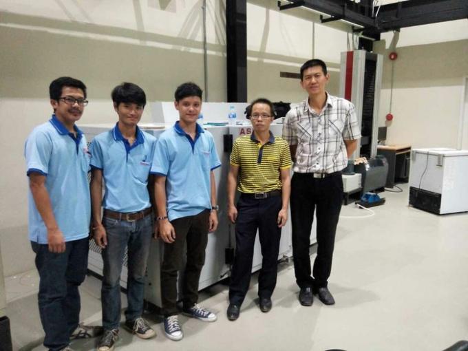 Berjalan di Ruang Uji Kelembaban Suhu Lingkungan 9